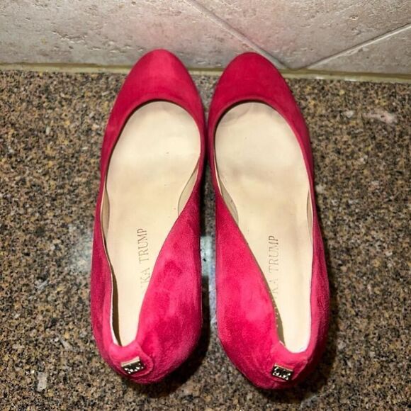 Women's Ivanka Trump Red Suede Heels Size 6M Size - Picture 5 of 6